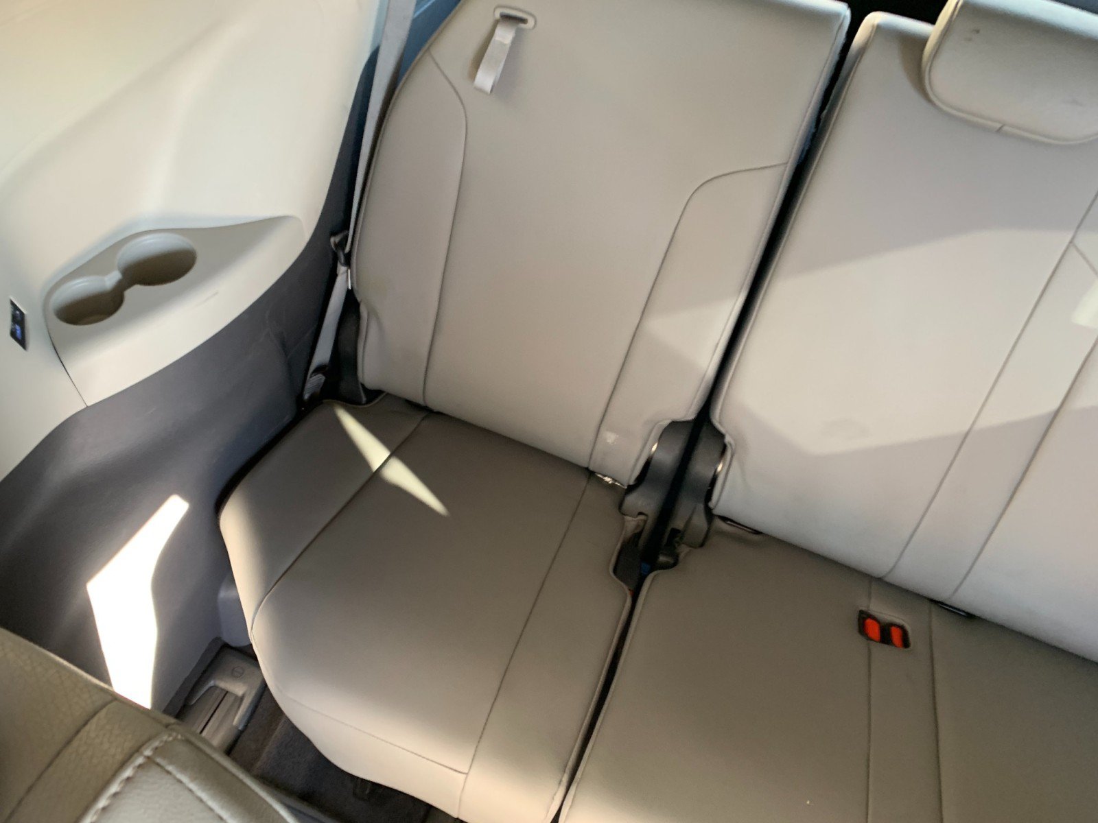 Used 2022 Toyota Sienna XLE AWD/4WD image 32
