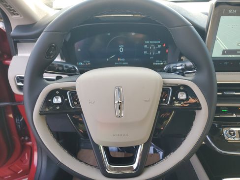 New 2026 Lincoln Corsair Premiere image 16