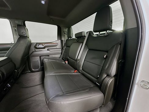 Used 2025 GMC Sierra 1500 SLT AWD/4WD image 24