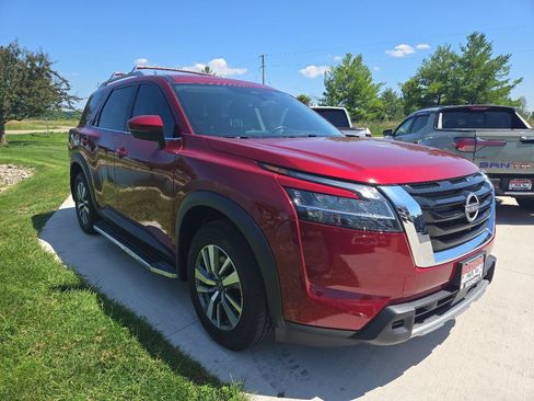 Used 2024 Nissan Pathfinder SL w/ Cargo Package AWD/4WD image 3