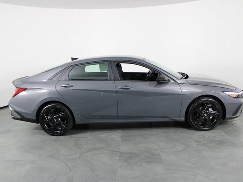 Used 2026 Hyundai Elantra SEL FWD image 12