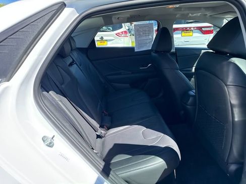 Used 2022 Hyundai Elantra Limited w/ Cargo Package FWD image 10
