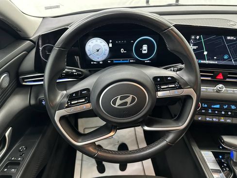 Used 2025 Hyundai Elantra SEL FWD image 23