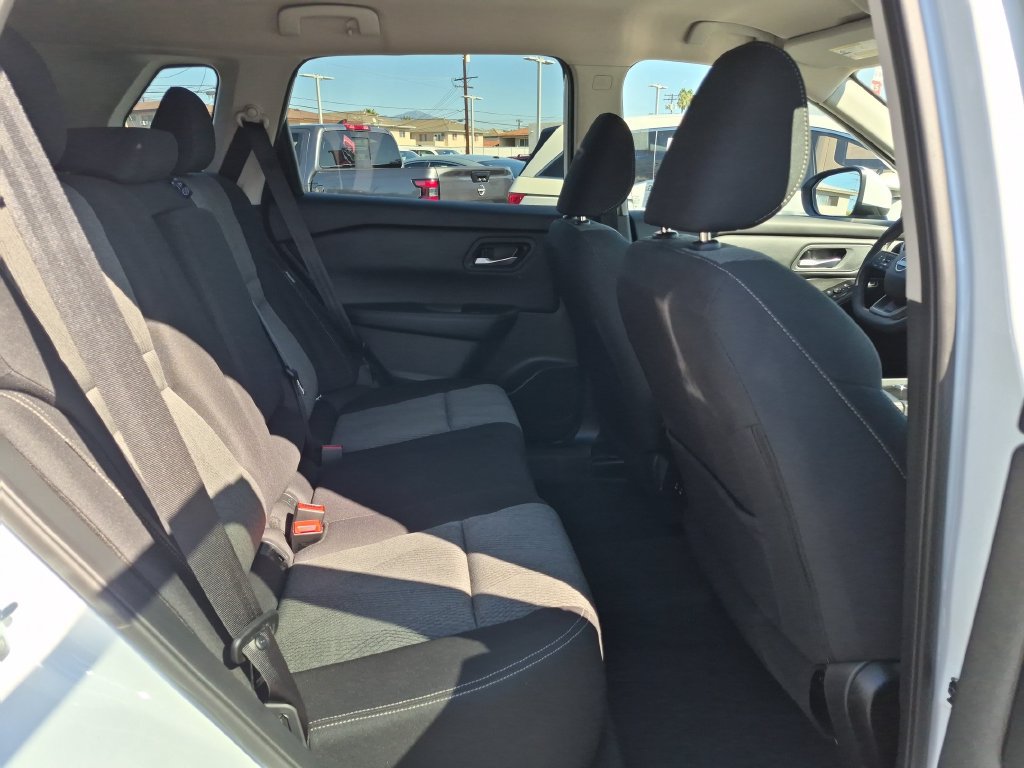 Certified 2026 Nissan Rogue SV FWD image 30