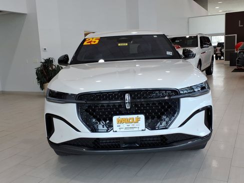 Used 2025 Lincoln Nautilus Premier w/ Jet Appearance Package image 2