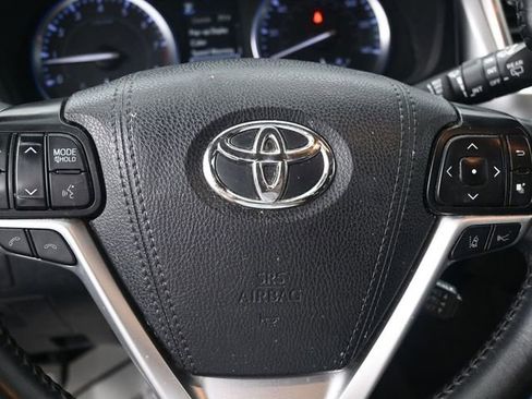 Used 2019 Toyota Highlander SE image 10