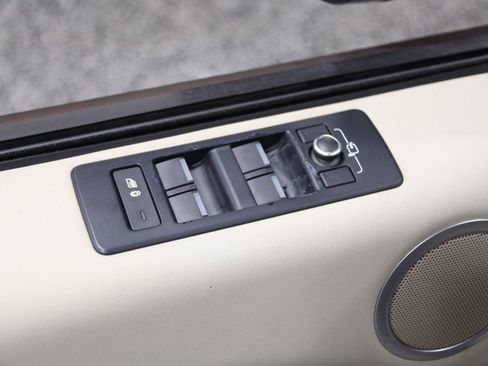 Used 2017 Land Rover Discovery HSE AWD/4WD image 62
