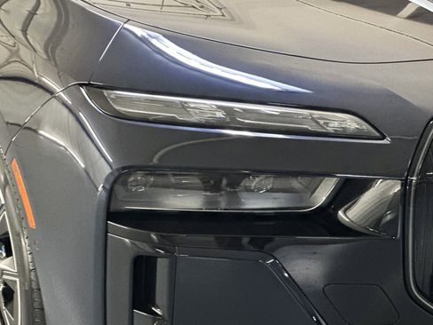 Used 2025 BMW i7 xDrive60 image 10
