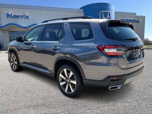 Certified 2025 Honda Pilot Touring image 3