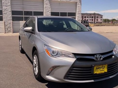 Used 2017 Toyota Camry LE FWD image 4