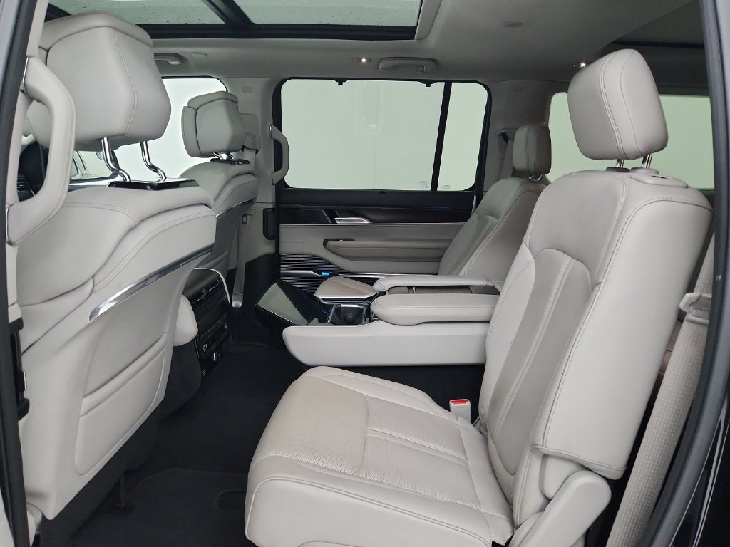 Certified 2024 Jeep Grand Wagoneer L 4WD image 36