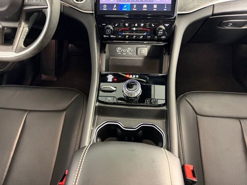 Used 2025 Jeep Grand Cherokee Limited 4xe image 16