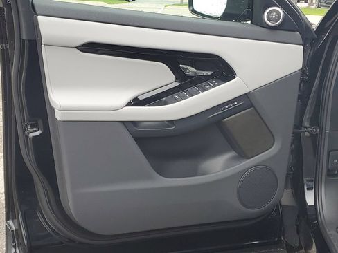 Used 2026 Land Rover Range Rover Evoque S AWD/4WD image 9