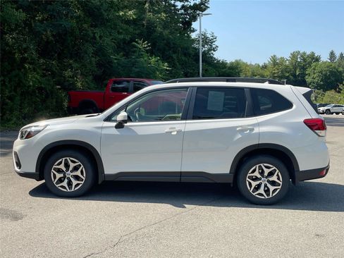 Used 2021 Subaru Forester Premium AWD/4WD image 2