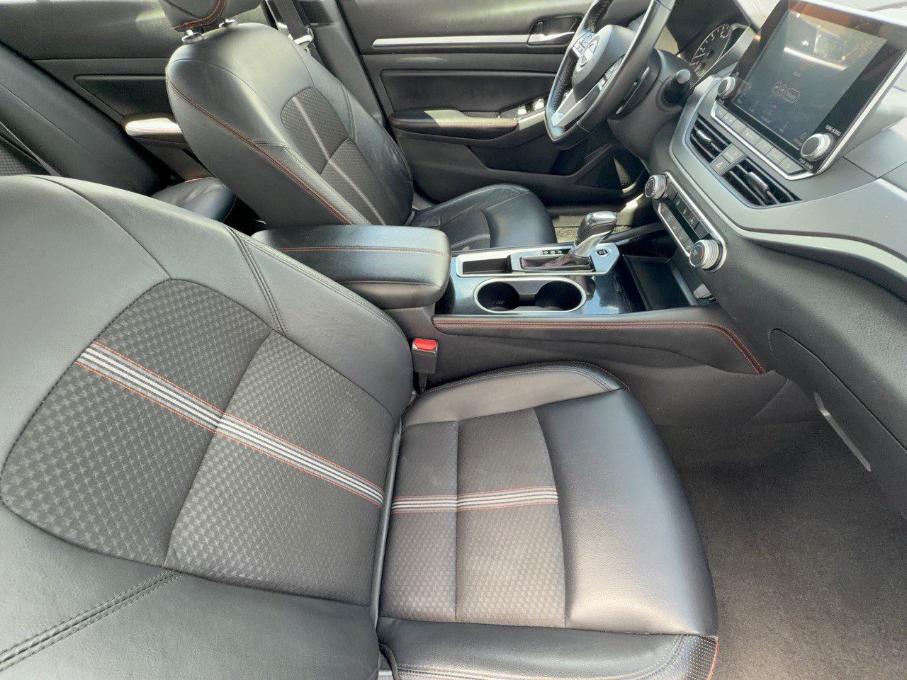 Used 2025 Nissan Altima 2.5 SR FWD image 30