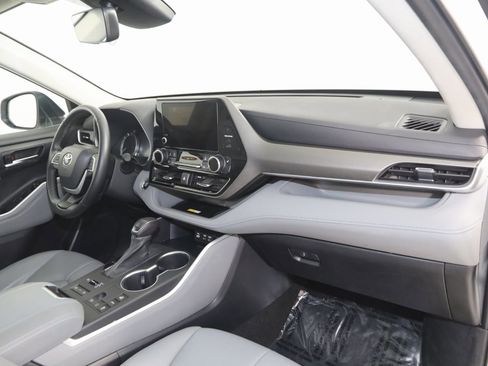 Used 2023 Toyota Highlander XLE image 42