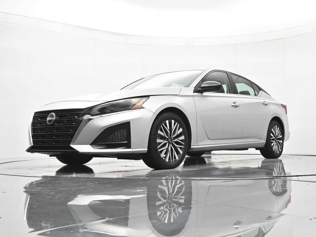 Certified 2025 Nissan Altima 2.5 SV FWD image 36