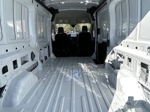 New 2026 Ford Transit 250 148 Medium Roof RWD image 5