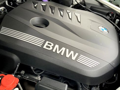 New 2025 BMW X5 sDrive40i w/ Climate Comfort Package image 17