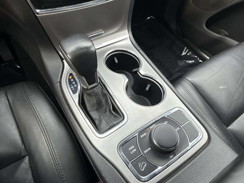 Used 2020 Jeep Grand Cherokee Limited AWD/4WD image 17