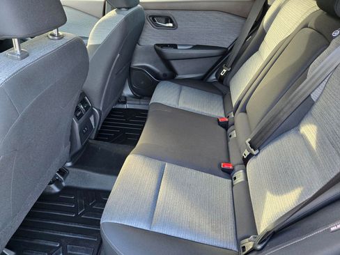 Used 2023 Nissan Rogue SV image 10