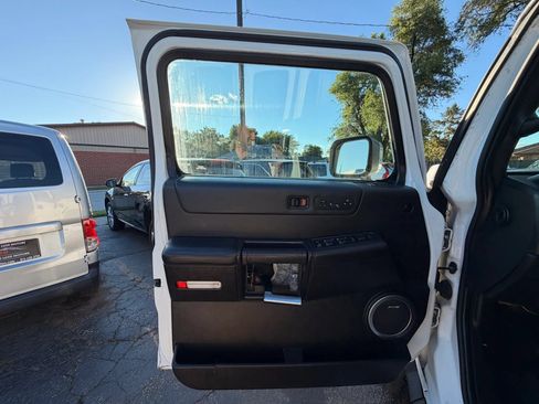 Used 2005 HUMMER H2 SUT w/ Preferred Equipment Group AWD/4WD image 11