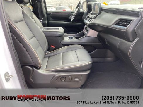 Used 2023 GMC Yukon SLT AWD/4WD image 32