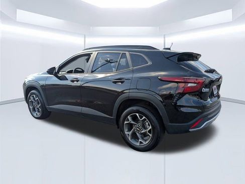 Used 2025 Chevrolet Trax LT w/ Driver Confidence Package image 6