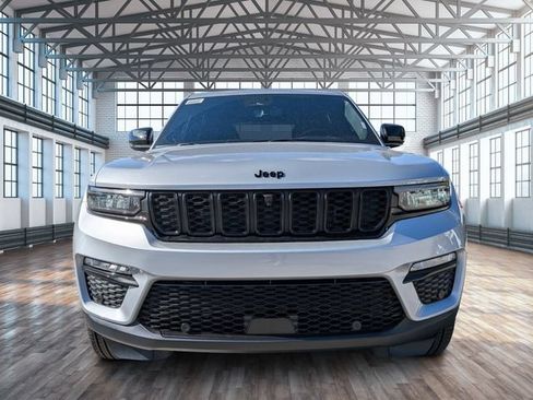 Used 2025 Jeep Grand Cherokee Limited w/ Luxury Tech Group II RWD image 8