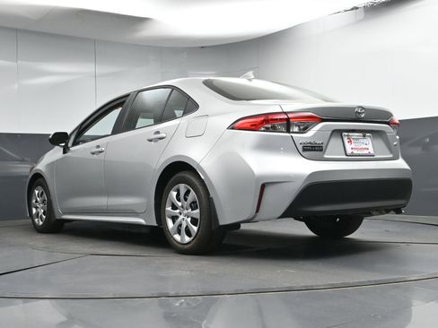 Used 2025 Toyota Corolla LE image 28