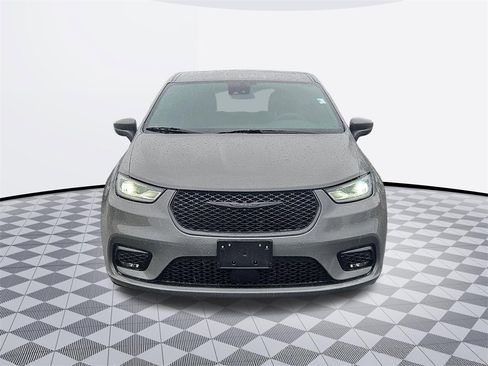 Used 2022 Chrysler Pacifica Touring-L w/ S Appearance Package image 9