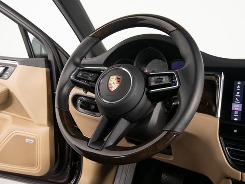 Certified 2024 Porsche Macan S image 31