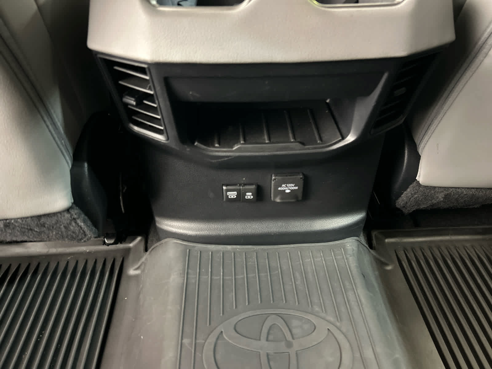 Used 2024 Toyota Tundra Limited AWD/4WD image 13