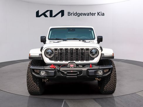 Used 2024 Jeep Wrangler Unlimited Rubicon AWD/4WD image 2