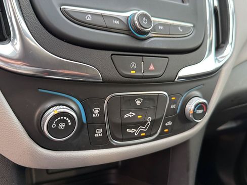 Used 2022 Chevrolet Equinox LS AWD/4WD image 25