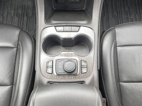 Used 2023 GMC Acadia SLT FWD image 44