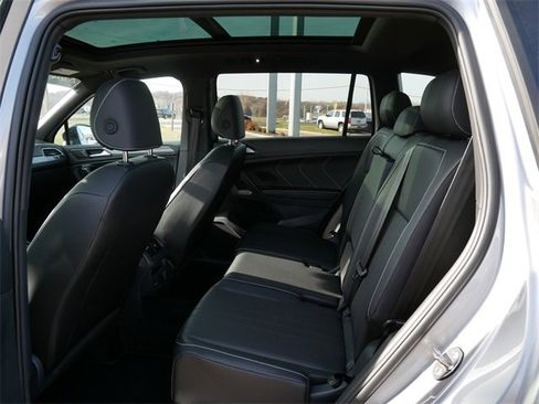 Certified 2024 Volkswagen Tiguan SE R-Line image 17