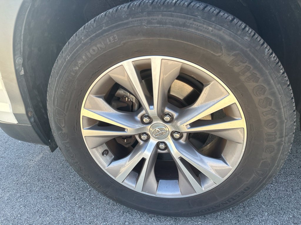 Used 2015 Toyota Highlander Plus FWD image 28