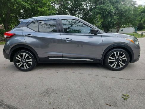 Used 2019 Nissan Kicks SR w/ SR Premium Package FWD image 8