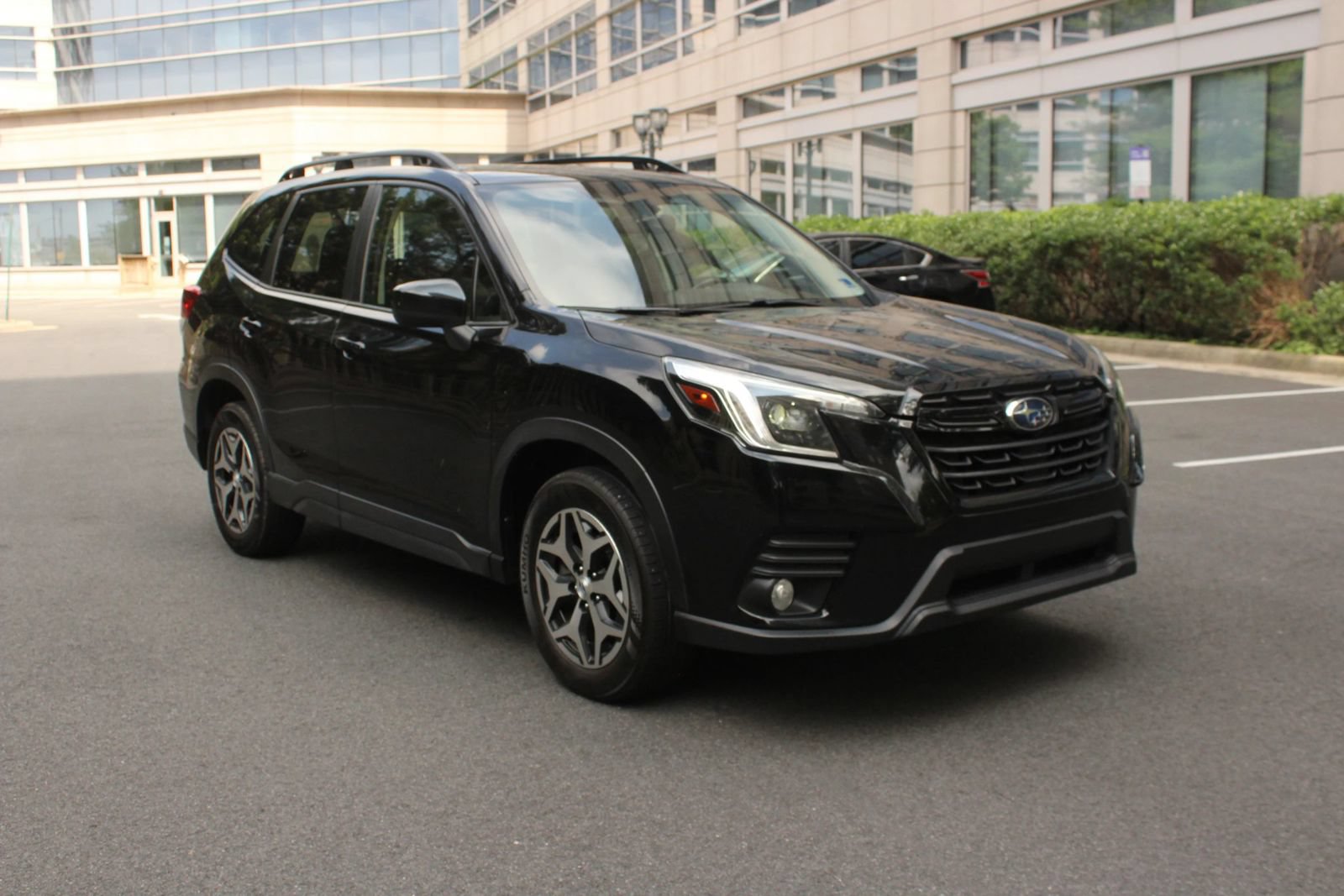 Used 2023 Subaru Forester Premium AWD/4WD image 1