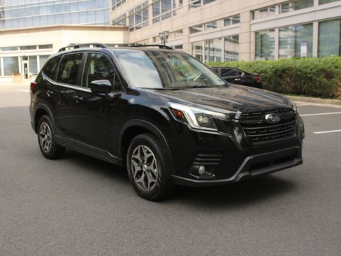 Used 2023 Subaru Forester Premium AWD/4WD image 1