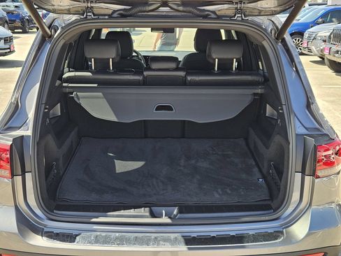 Used 2021 Mercedes-Benz GLB 250 w/ Premium Package image 17