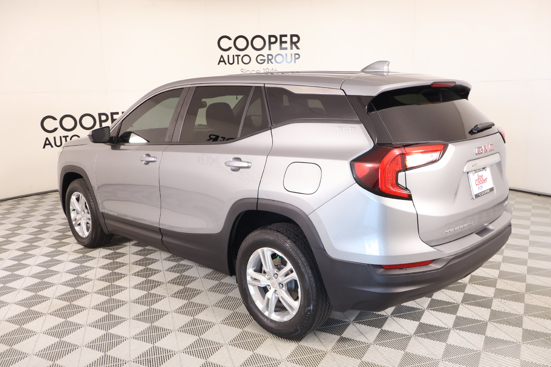 Used 2024 GMC Terrain SLE AWD/4WD image 21