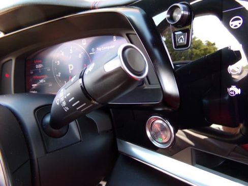 Used 2022 Chevrolet Corvette Stingray Preferred Cpe w/ Z51 Performance Package RWD image 17