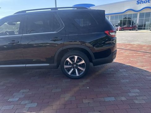 Used 2025 Honda Pilot Touring image 6