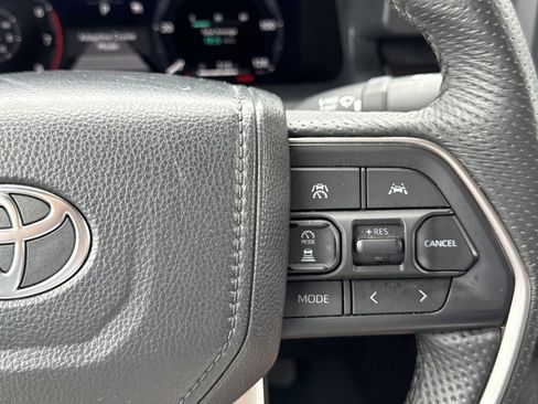 Used 2025 Toyota Tacoma TRD Off-Road AWD/4WD image 20