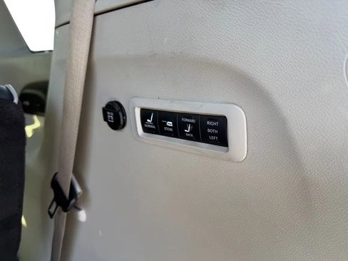 Used 2022 Chrysler Pacifica Limited image 36