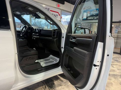 Used 2025 GMC Sierra 1500 SLT image 47