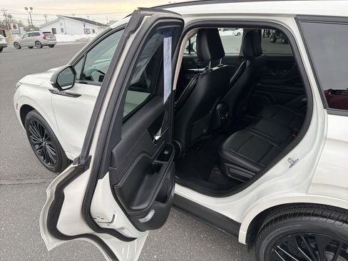 Certified 2023 Lincoln Corsair Reserve w/ Equipment Group 201A image 15