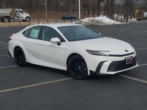 New 2026 Toyota Camry SE image 31